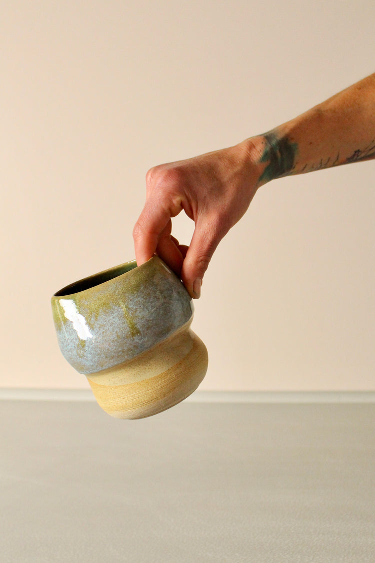 Oval vase or utensil holder