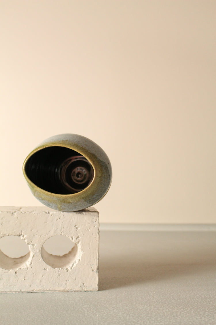 Oval vase or utensil holder