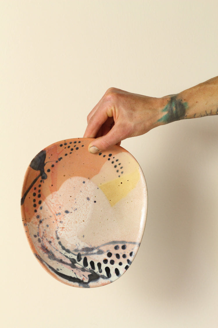 ⚫️ Polka Dot Painter Plate – Large | Offset Ceramic High-Sided Plate in Peach, Yellow and Black | 24cm