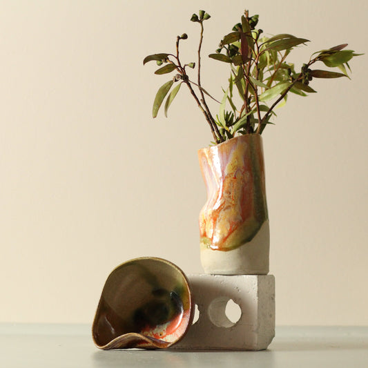 Curvy bowl and matching utensil holder