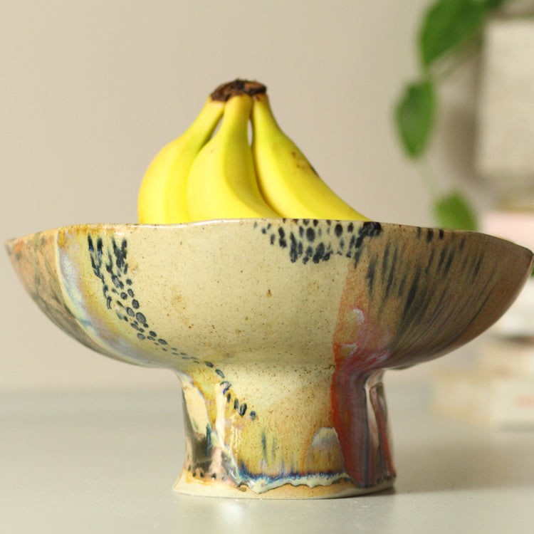 Pedestal fruit bowl