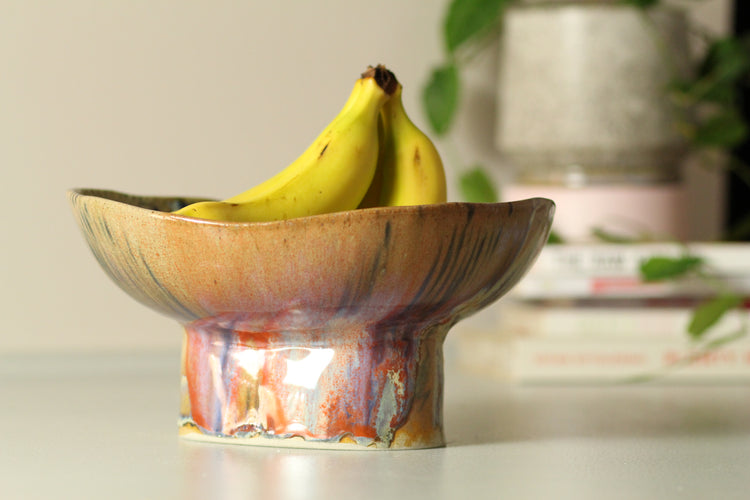 Pedestal fruit bowl